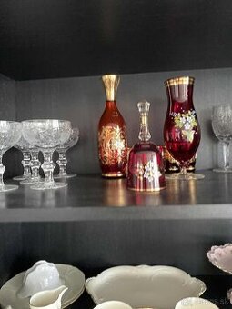Krištáľové poháre, vázy, porcelán