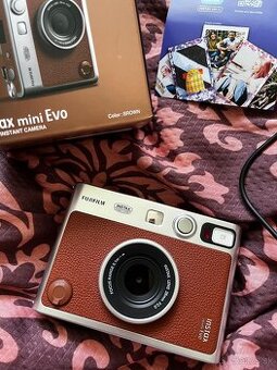 Fotoaparát Mini Instax evo