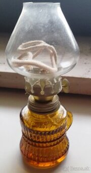 Predám nepoužívanú mini petrolejovú lampu, k nej petrolej a