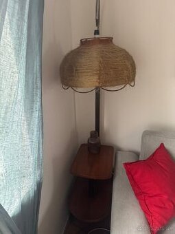 Starozitna stojaca lampa