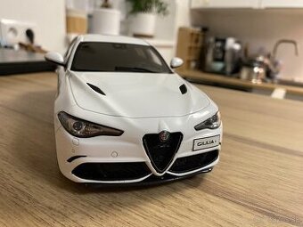 Alfa Romeo Giulia 1:18 Otto