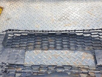 PREDAM PREDNU MASKU TOYOTA COROLLA GR SPORT