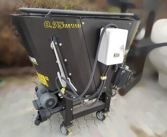 Stacionárny krmný voz Celikel Charger