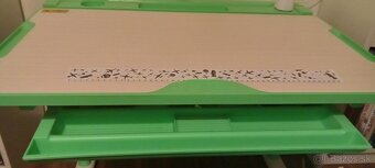 Rastúci písací stôl + stolička