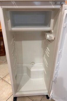 Vstavaná chladnička s mrazničkou