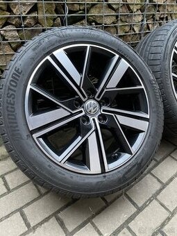 VW T6.1 Valdivia alukola R18, pneu 255/45 Bridgestone