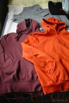 2 pánske mikiny a 1 pulóver
