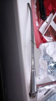 Kúpim ramienko stieračov ford cortina