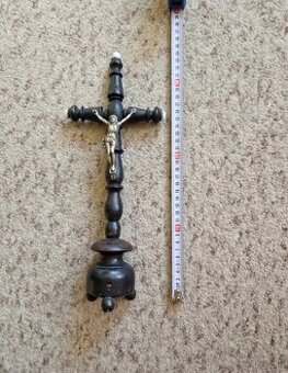 Starozitny dreveny krizik