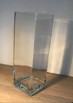 Hranata vaza vyska 30 cm