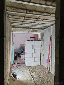 Murár hľadá zákazky