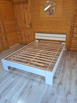 Posteľ 140x200cm s roštom