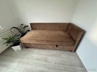 Široká váľanda s úložným priestorom