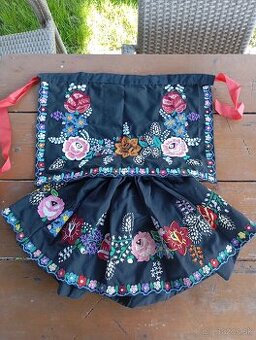 Kroj-decka sukňa zo zasterou