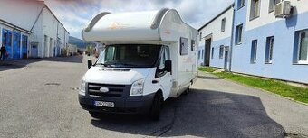 Ford Transit s nadstavbou Rimor Katamarano