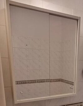 IKEA zrkadlová skrinka Nysjon