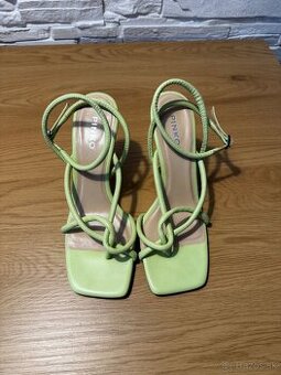 Pinko lodicky vel.:40