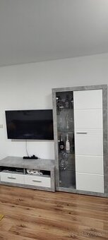 Vitrína + stolík pod TV