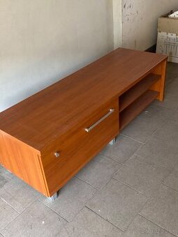 Skrinka pod TV