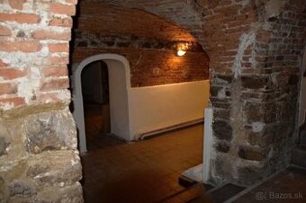 Prešov, Hlavná ul. - obchodné priestory na prenájom