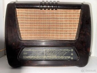 Starožitné bakelitové rádio značky Tesla Accord 401U