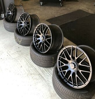 Originálne 19-palcové kované disky Mercedes AMG kompletné ko