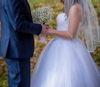 Princeznovské svadobné šaty so závojom a korunkou