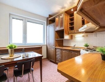 Zariadený 2 izbový byt s balkónom,sídlisko Vinohrady, Levice - 1