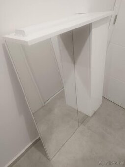 Kúpeľňová skrinka so zrkadlom - 1