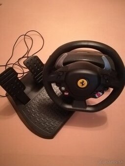 Xbox 360 volant s pedalmi Ferrari