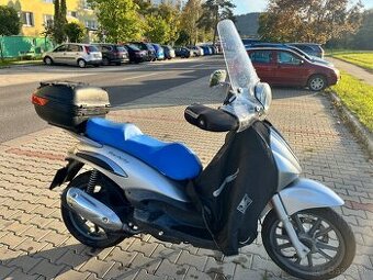 nezmar Piaggio Beverly 300ie, r. 2010, komplet výbava v cene