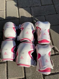 Dievčenské chrániče a prilba