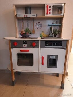 Detská drevená kuchynka