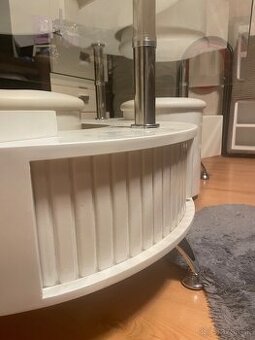 predam konferencny stolik