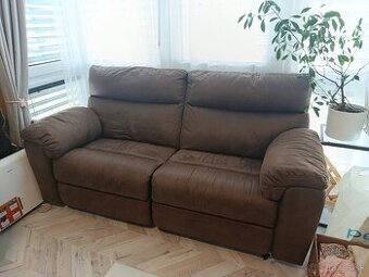 Trojmiestna kožená pohovka s elektrickým výsuvom na nohy