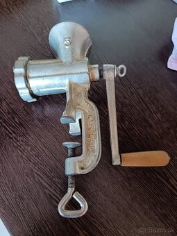 Predám starý mlynček na mäso