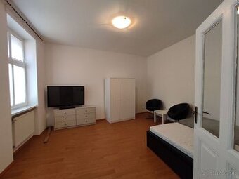 1 izbový byt vhodný aj ako kancelária, v peknom historickom 