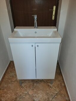 Kúpelňová skrinka IKEA Fullen s umývadlom  a batériou