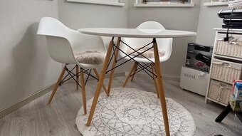 Okrúhly kuchynský stôl+ 4 stoličky