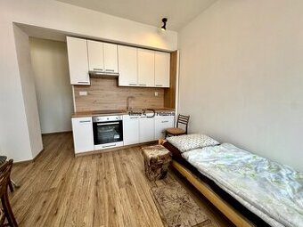 Na Predaj: Útulná garzónka s balkónom v širšom centre Hlohov