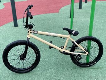 Skládané freestyle BMX