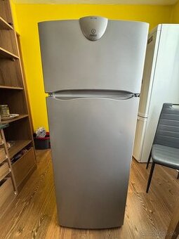 Chladnička Indesit