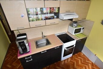 kuchynská linka - 230 cm s drezom bateriou digestorom