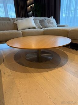 Díhovaný dubový konferenčný stolík