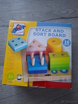 Drevená hračka na zakladanie