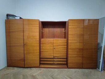 Retro skrine z mahagonoveho dreva