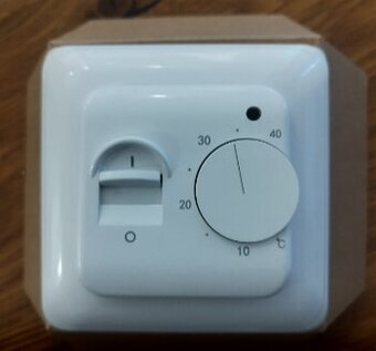 Predám manuálny termostat na podlahové kúrenie (5x)