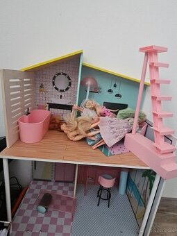 Detsky dreveny domcek pre babiky