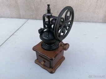 Predám veľký starý mlynček