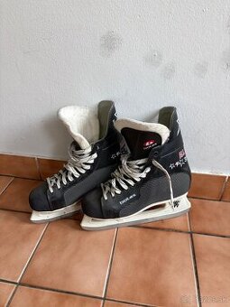 Korčule na ľad č.45 pánske / chlapčenské